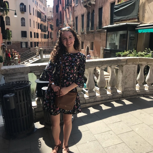 Meet your Posher, Paige - Picture 1 of 1